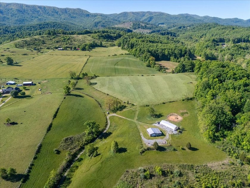 Extraordinary long-range mountain views, approximately 290 feet - photo 5