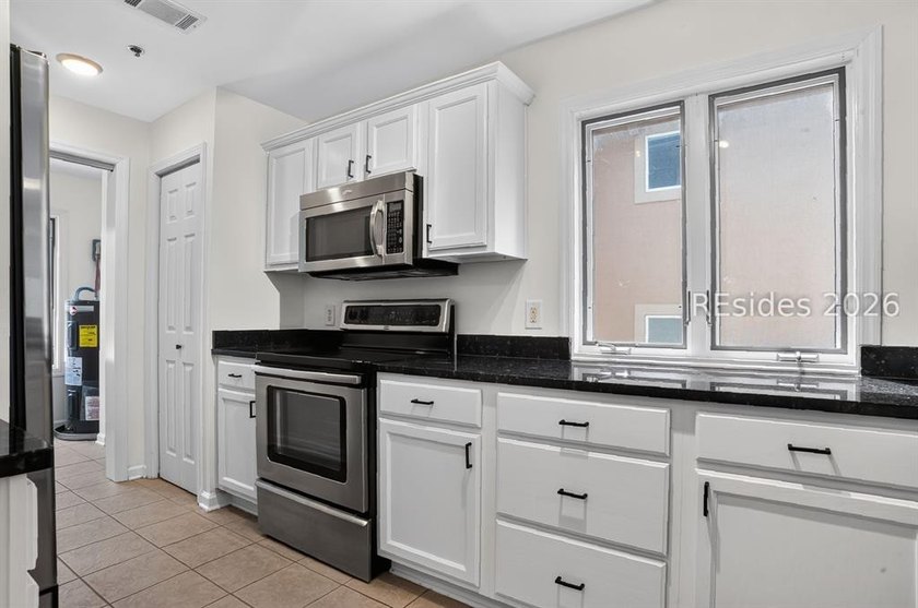 Looking for a spacious townhome in the heart of Old Town - photo 7