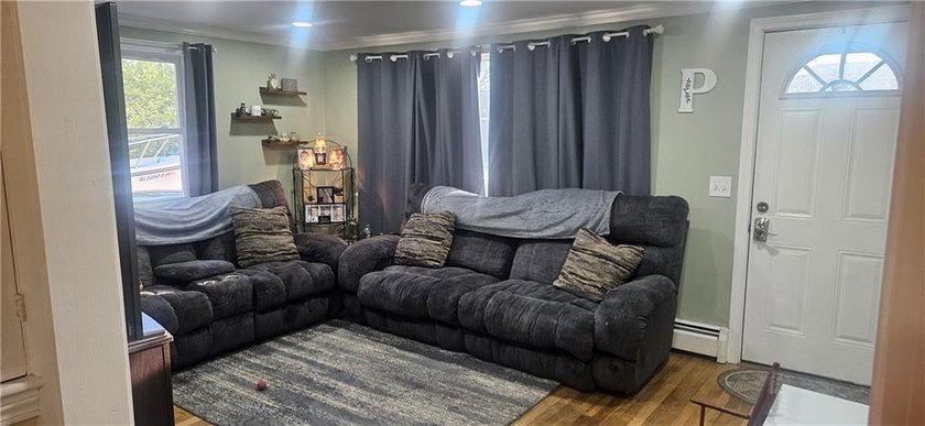 Sharp, renovated 3 bedroom ranch located in a great area which - photo 6