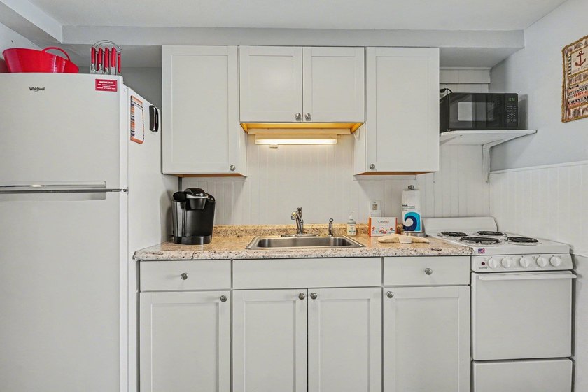 This fully furnished 1-bedroom, 1-bath direct oceanfront condo - photo 10