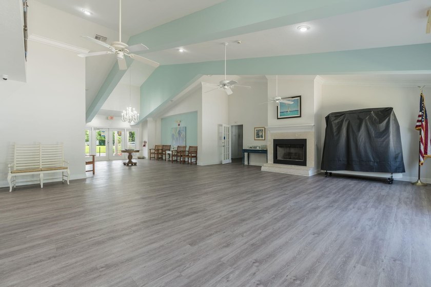 SELLER OFFERING $5,000 CREDIT TO BUYER at closing for a - photo 40