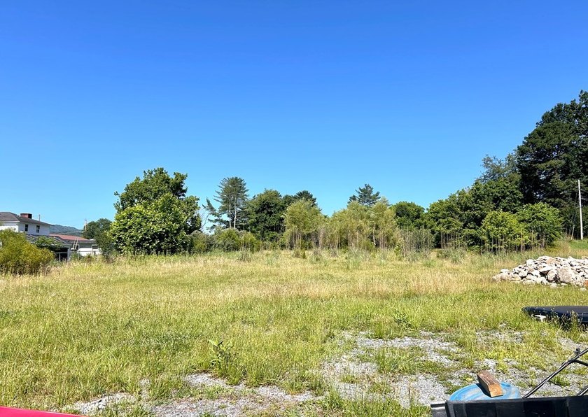 Position your business for success with this versatile 1.02-acre - photo 4