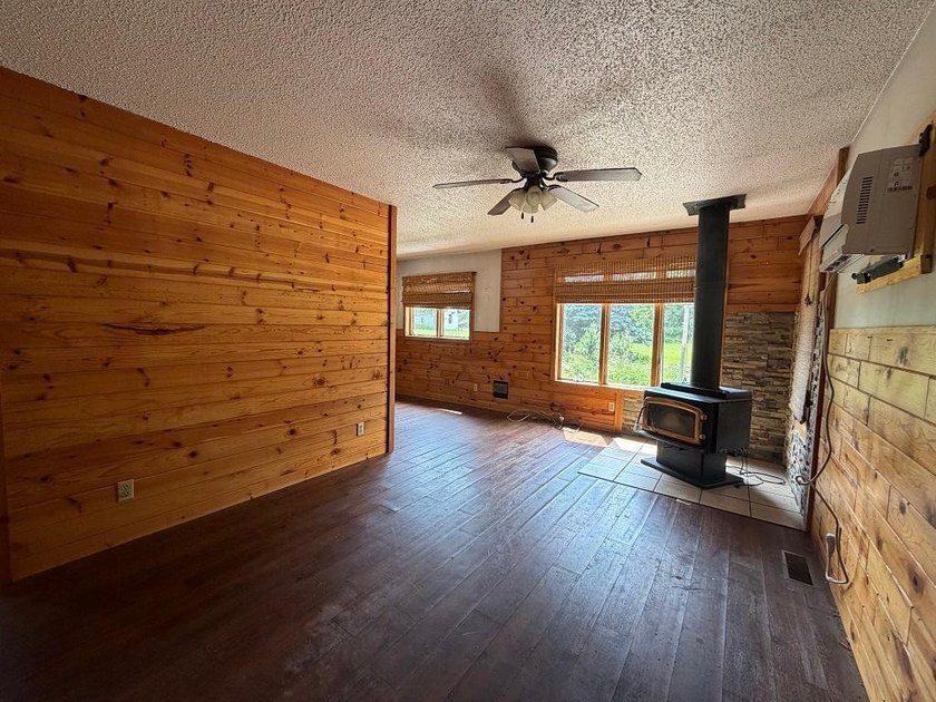 Perfect start to Country Living! If you are looking for a - photo 11