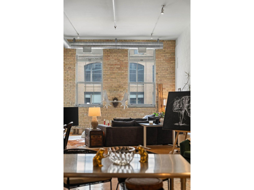 This unique true loft offers a flexible - photo 12