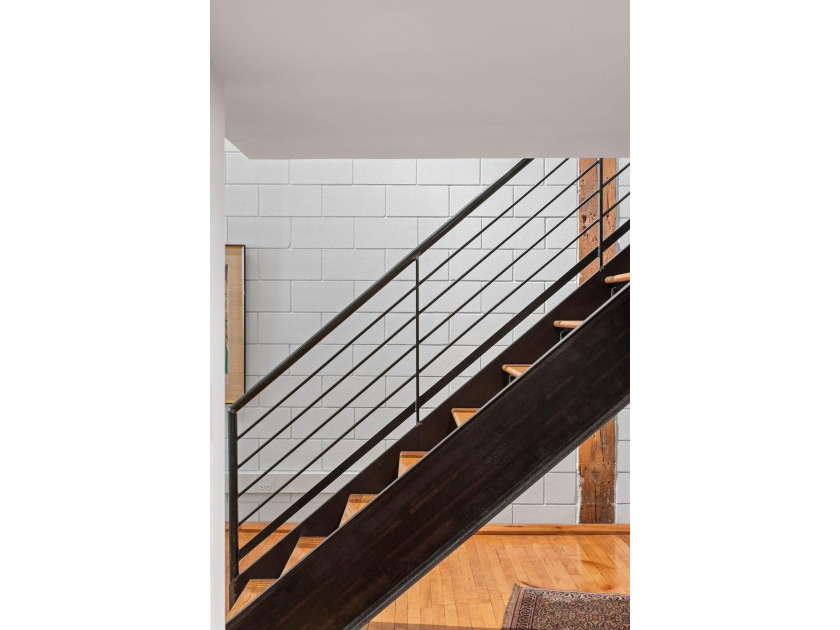 This unique true loft offers a flexible - photo 20