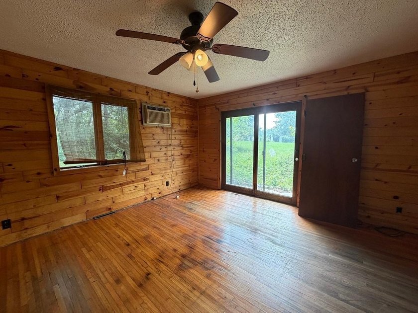 Perfect start to Country Living! If you are looking for a - photo 21