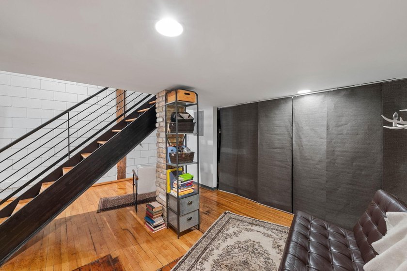 This unique true loft offers a flexible - photo 21