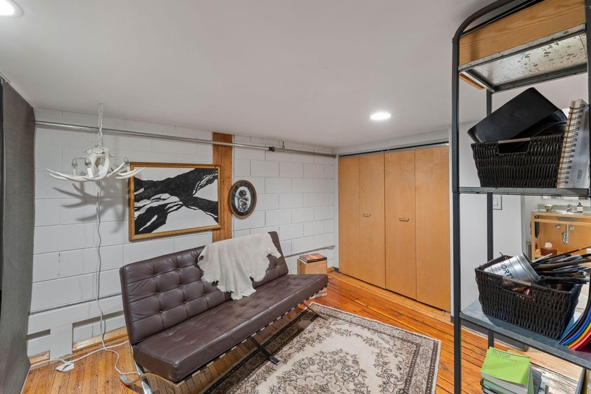 This unique true loft offers a flexible - photo 22