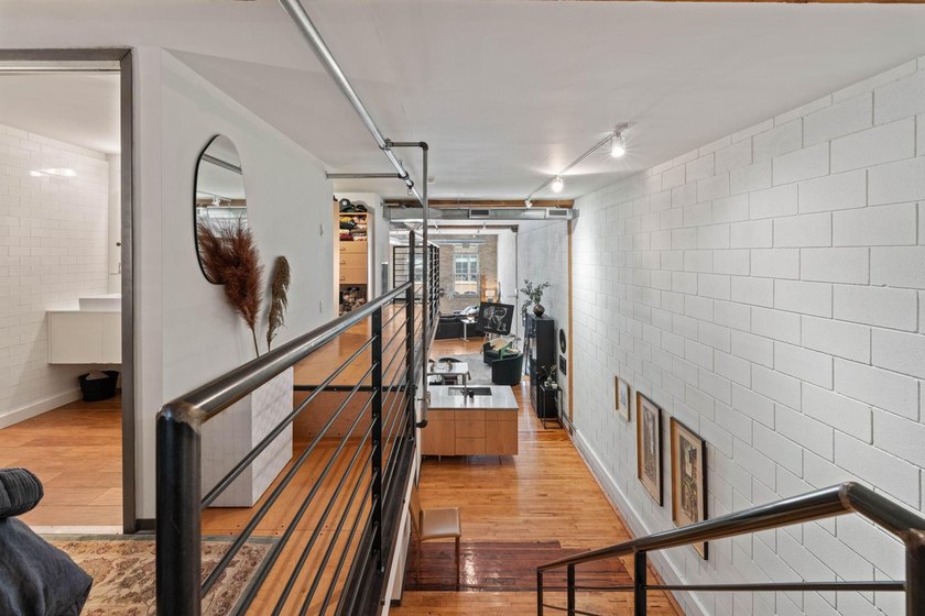 This unique true loft offers a flexible - photo 24