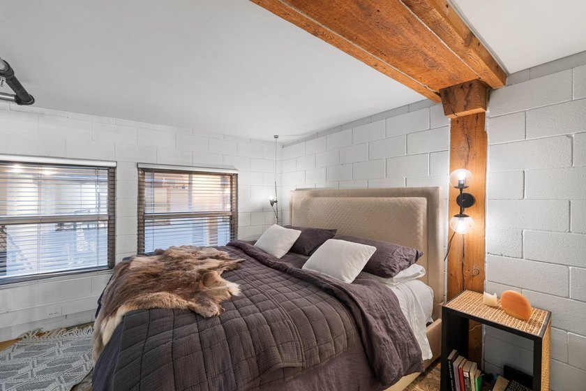 This unique true loft offers a flexible - photo 28