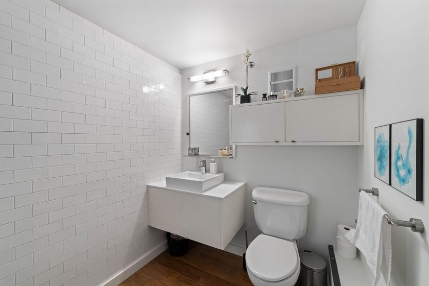 This unique true loft offers a flexible - photo 29
