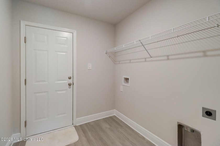 Located in North Swan Estates, this beautifully maintained - photo 33