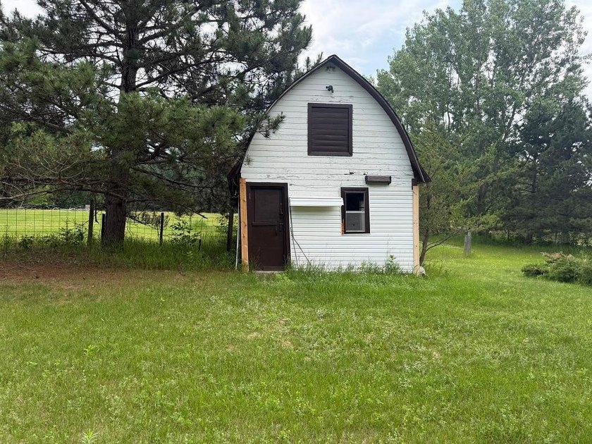 Perfect start to Country Living! If you are looking for a - photo 33