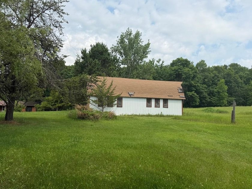 Perfect start to Country Living! If you are looking for a - photo 34