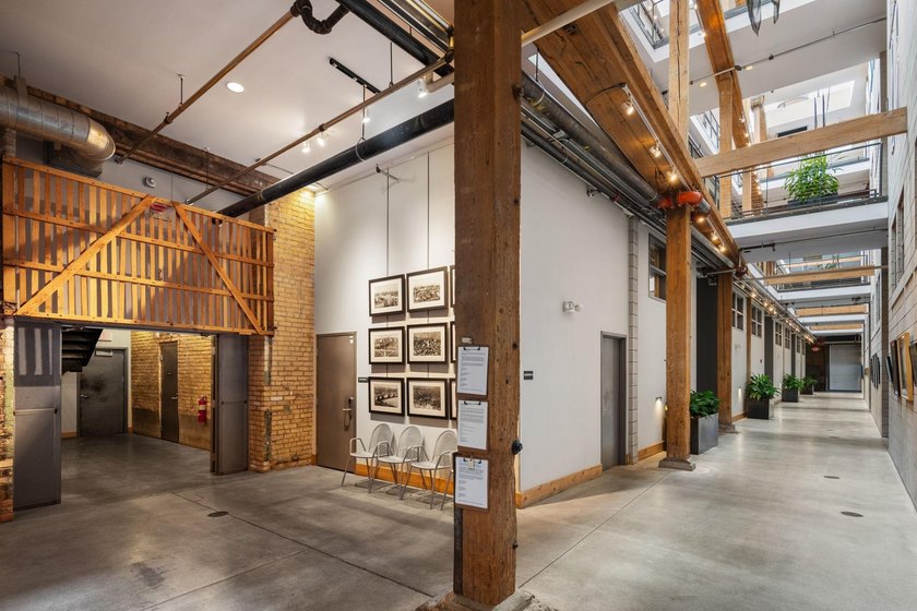 This unique true loft offers a flexible - photo 35