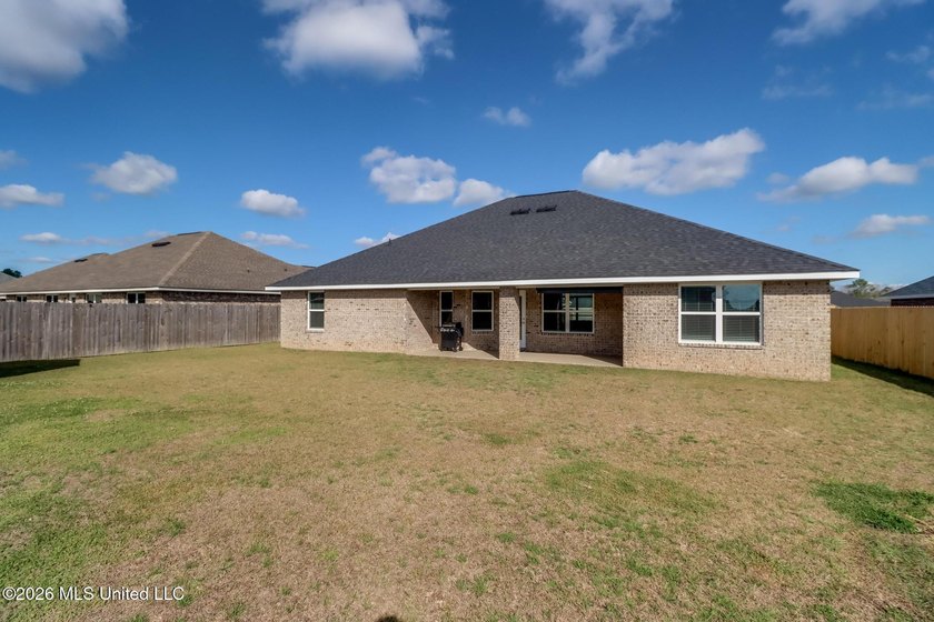 Located in North Swan Estates, this beautifully maintained - photo 41