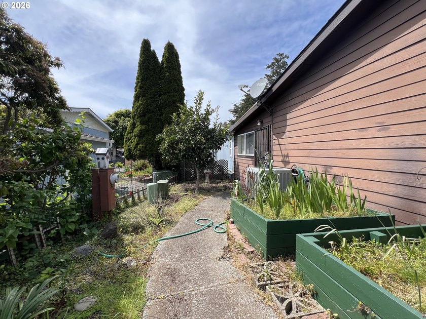 Most secluded for a mobile home park setting, a corner lot of a - photo 2