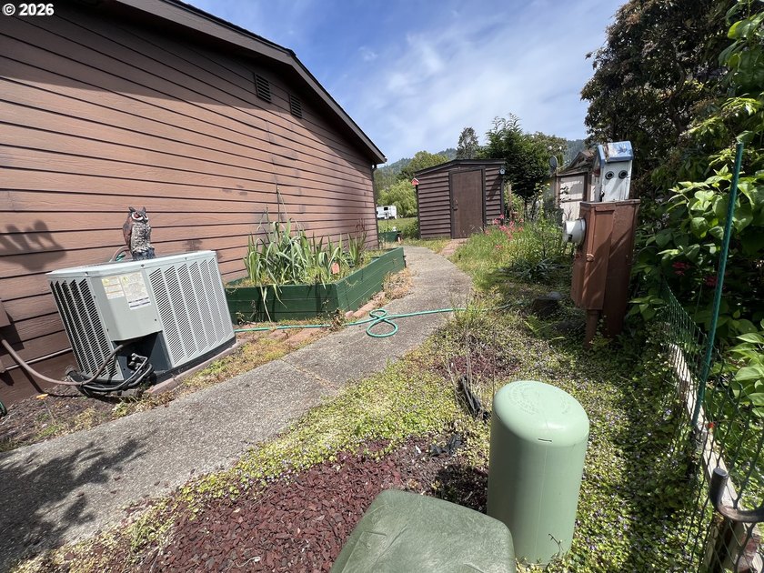 Most secluded for a mobile home park setting, a corner lot of a - photo 3