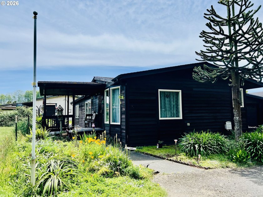 Most secluded for a mobile home park setting, a corner lot of a - photo 4