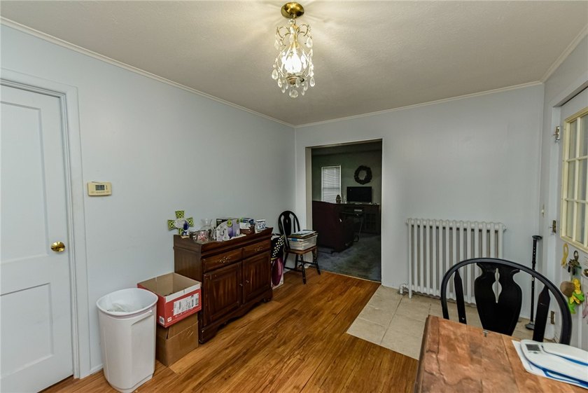 Welcome to 47 Chippendale Rd! This two bedroom home offers a - photo 11