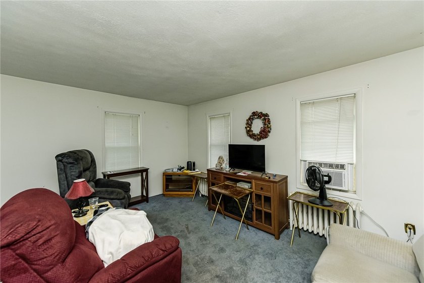 Welcome to 47 Chippendale Rd! This two bedroom home offers a - photo 12
