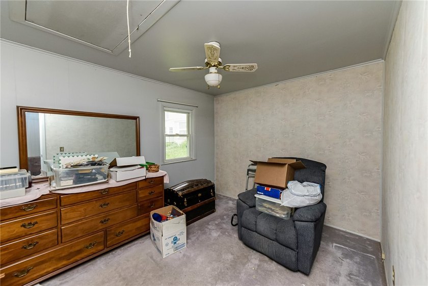 Welcome to 47 Chippendale Rd! This two bedroom home offers a - photo 14