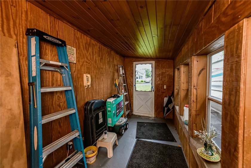 Welcome to 47 Chippendale Rd! This two bedroom home offers a - photo 19