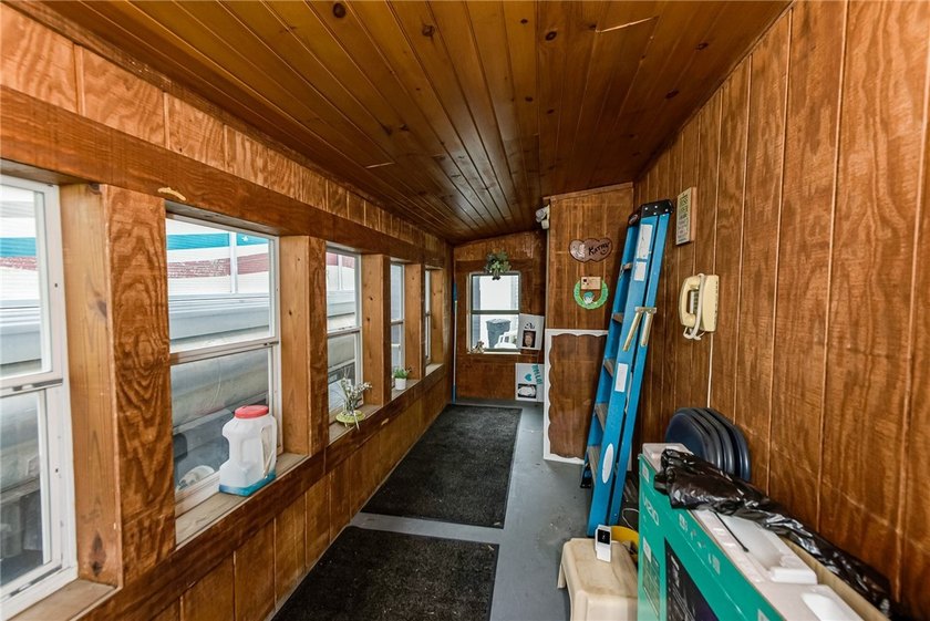 Welcome to 47 Chippendale Rd! This two bedroom home offers a - photo 20