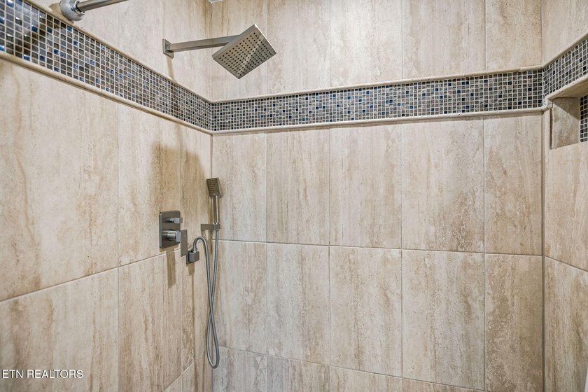 Your lakefront escape starts here with easy water access, plenty - photo 23