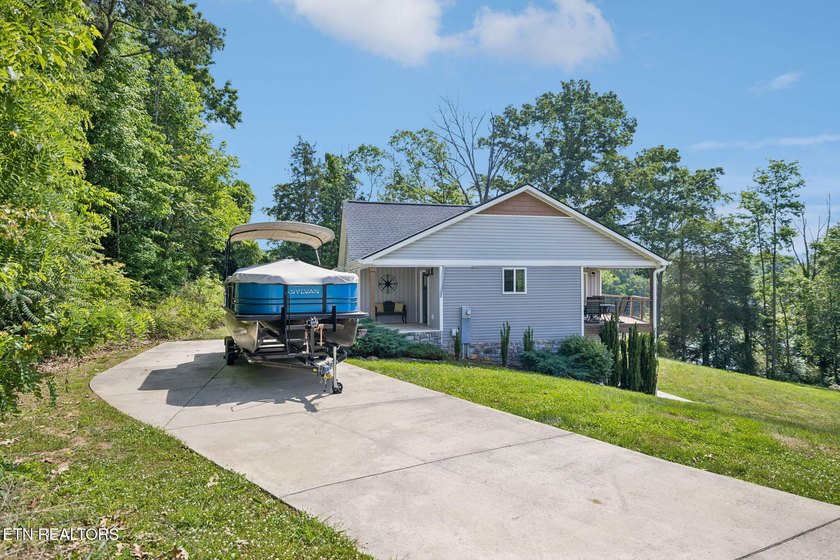 Your lakefront escape starts here with easy water access, plenty - photo 43