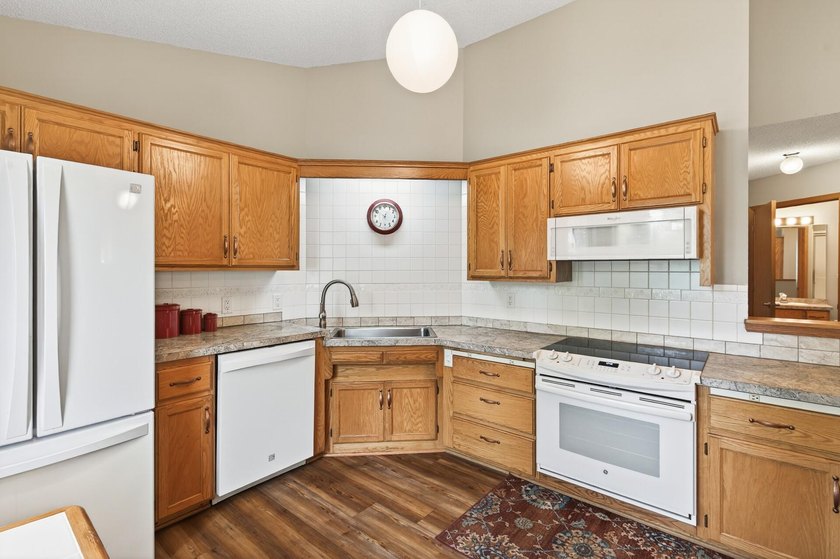 Welcome home to this great, single level townhome in high-demand - photo 6