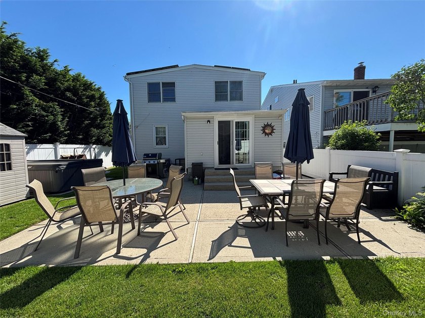 Welcome to this beautifully maintained and thoughtfully updated - photo 2