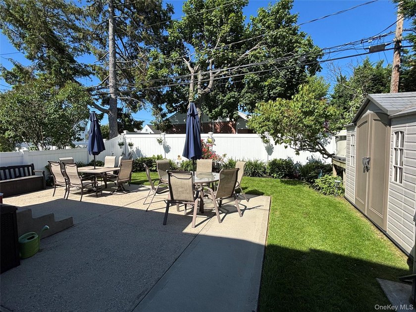 Welcome to this beautifully maintained and thoughtfully updated - photo 3