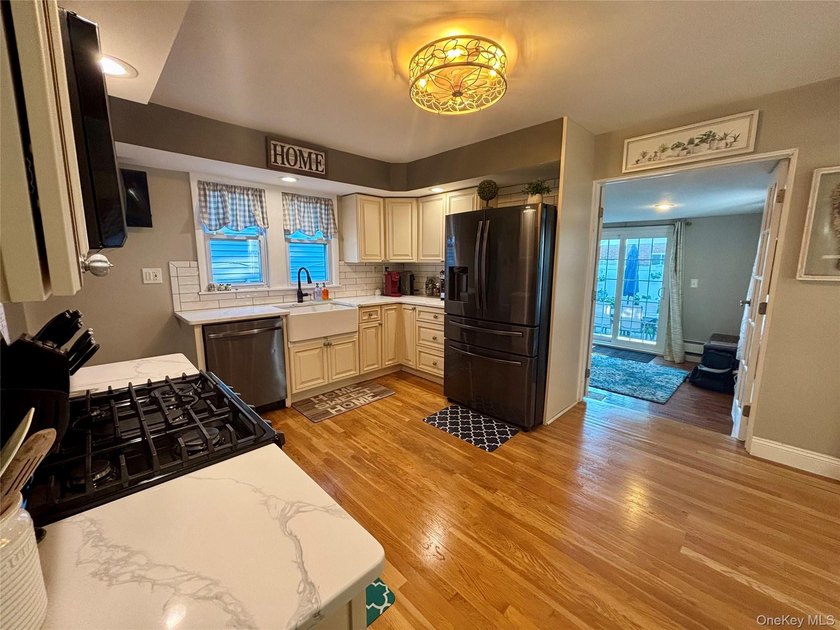 Welcome to this beautifully maintained and thoughtfully updated - photo 10