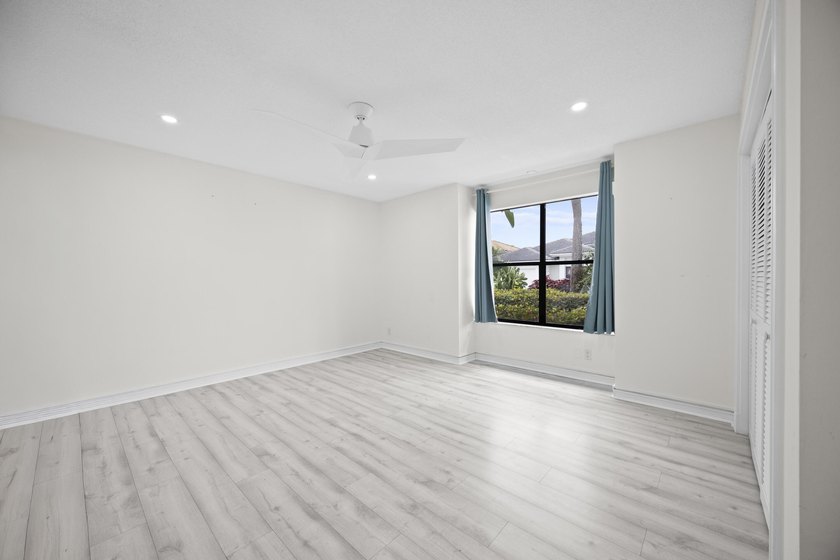 Move-in ready 3-bedroom, 2.5 bath lakefront home tucked away on - photo 19