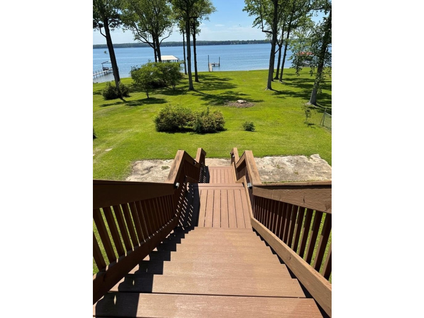 Welcome to your perfect waterfront retreat on beautiful Lake - photo 15
