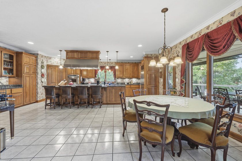Nestled behind a private gated entrance on 2.65 fee simple acres - photo 16