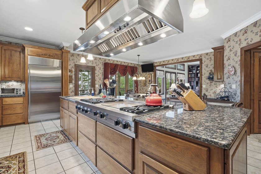 Nestled behind a private gated entrance on 2.65 fee simple acres - photo 17