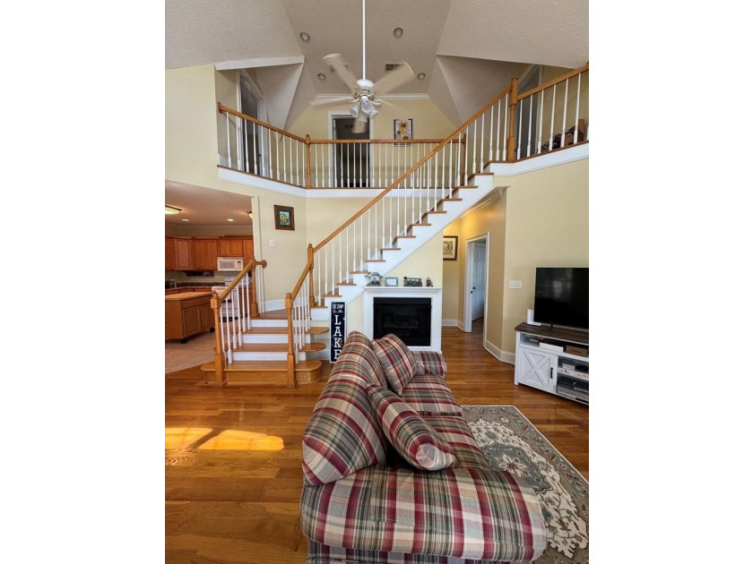 Welcome to your perfect waterfront retreat on beautiful Lake - photo 19