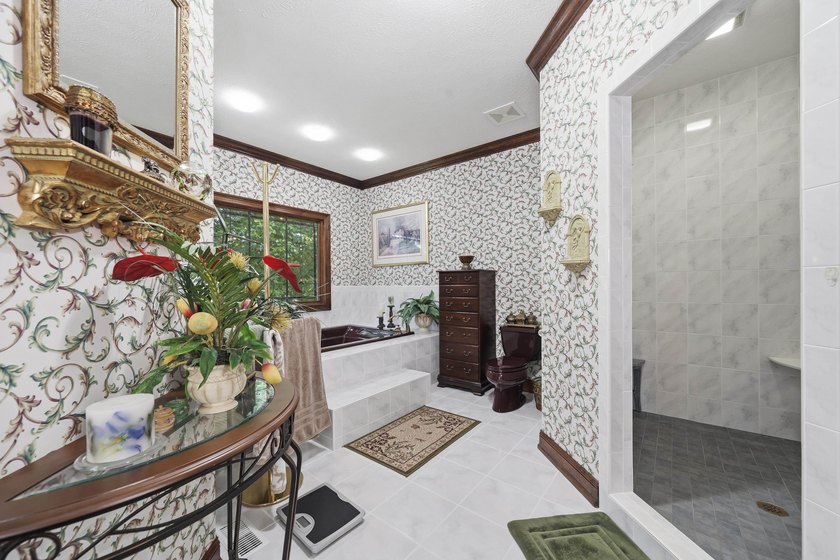 Nestled behind a private gated entrance on 2.65 fee simple acres - photo 28