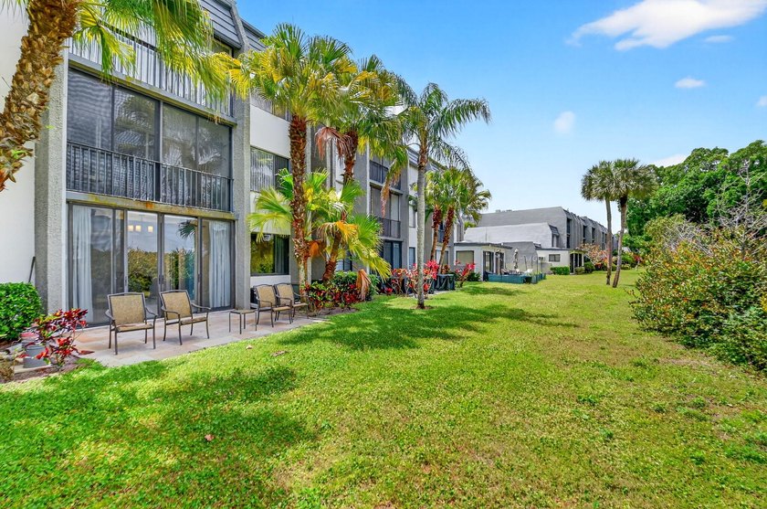 Spacious, beautifully updated and renovated 3-bed, 2-bath condo - photo 38