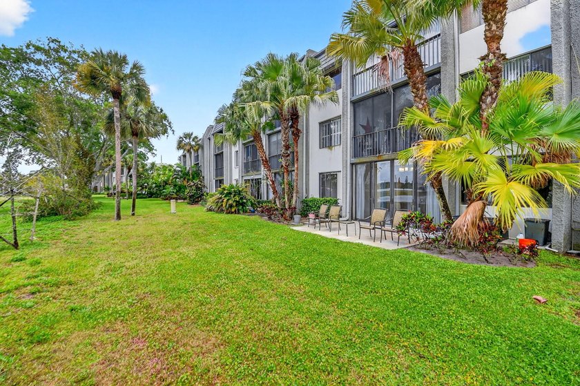 Spacious, beautifully updated and renovated 3-bed, 2-bath condo - photo 39