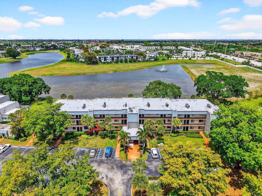 Spacious, beautifully updated and renovated 3-bed, 2-bath condo - photo 42
