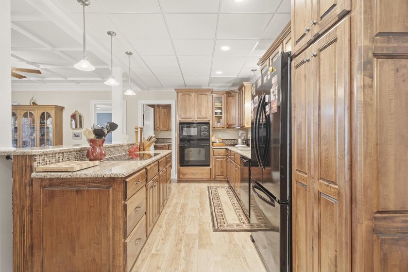 Nestled behind a private gated entrance on 2.65 fee simple acres - photo 44