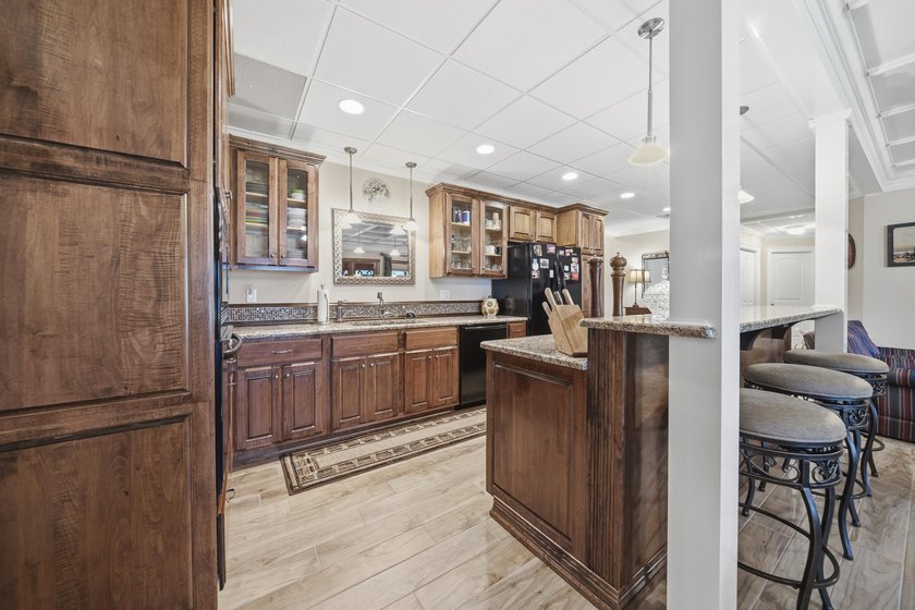 Nestled behind a private gated entrance on 2.65 fee simple acres - photo 47
