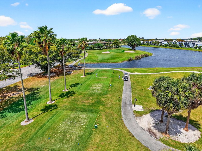 Spacious, beautifully updated and renovated 3-bed, 2-bath condo - photo 47
