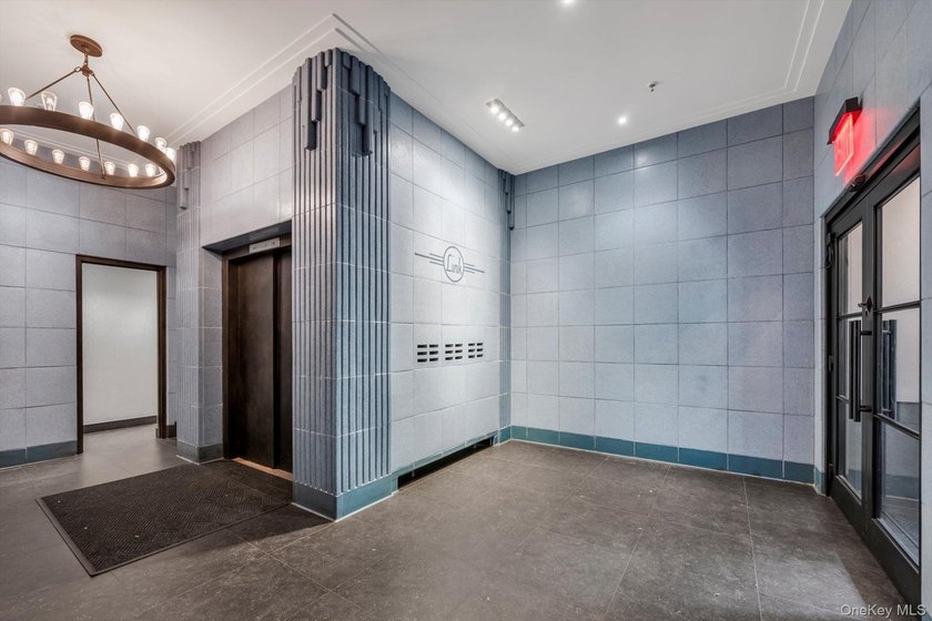 Beautiful &amp; Modern 2-Bedroom Apartment in the Heart of the City - photo 13