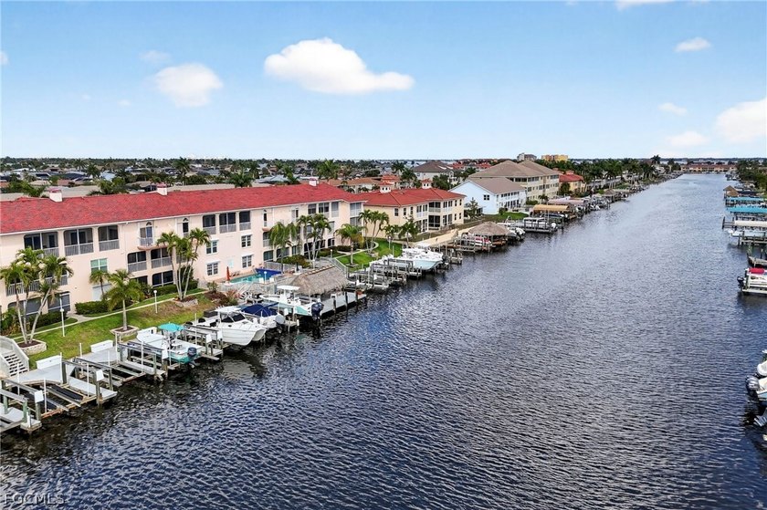 MOTIVATED SELLER! Welcome to your dream waterfront escape. This - photo 3