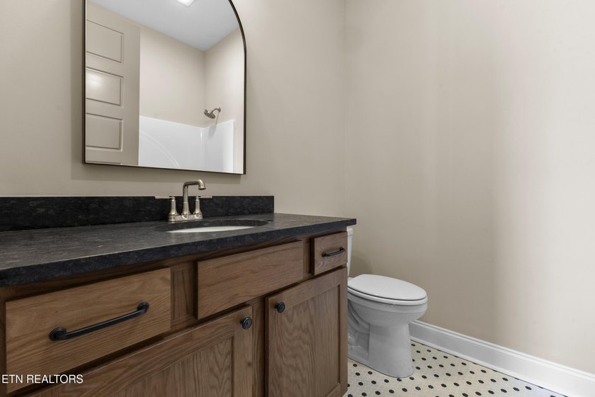 MOVE IN READY! Located in Farmstead -just minutes from the lake - photo 17