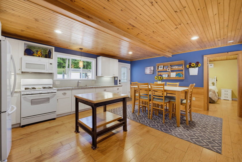 Waterfront Lake Living - photo 11